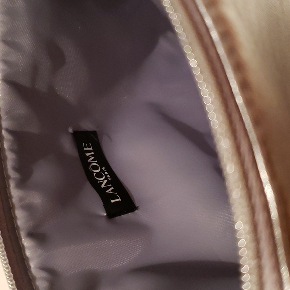 Silver makeup pouch - Picture 2 of 4